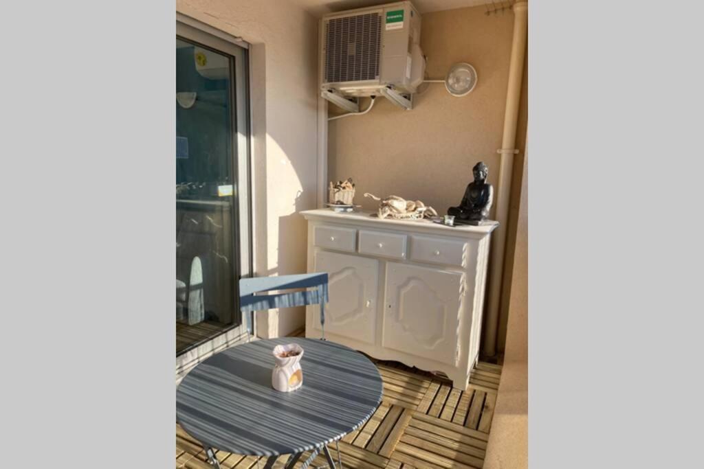 Ferienwohnung Escapade Au Port Hyères Exterior foto