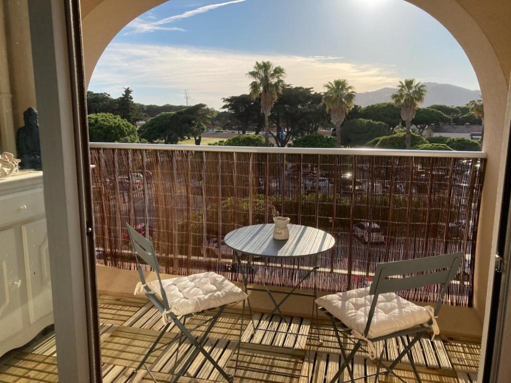 Ferienwohnung Escapade Au Port Hyères Exterior foto